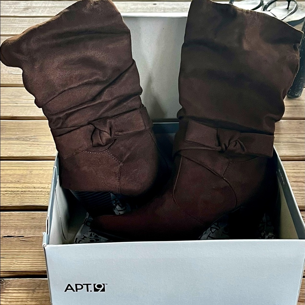 Brand new women’s Apt. 9 brown suede boots